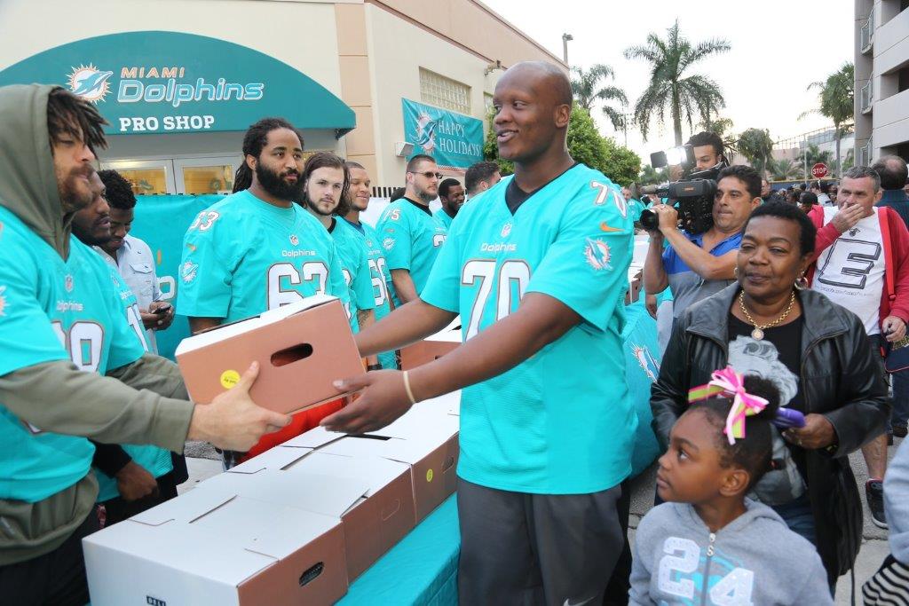 Dolphins Cheerleaders and Junior Cheerleaders in a #DolphinsHuddleFor100  Project - Feeding South Florida®