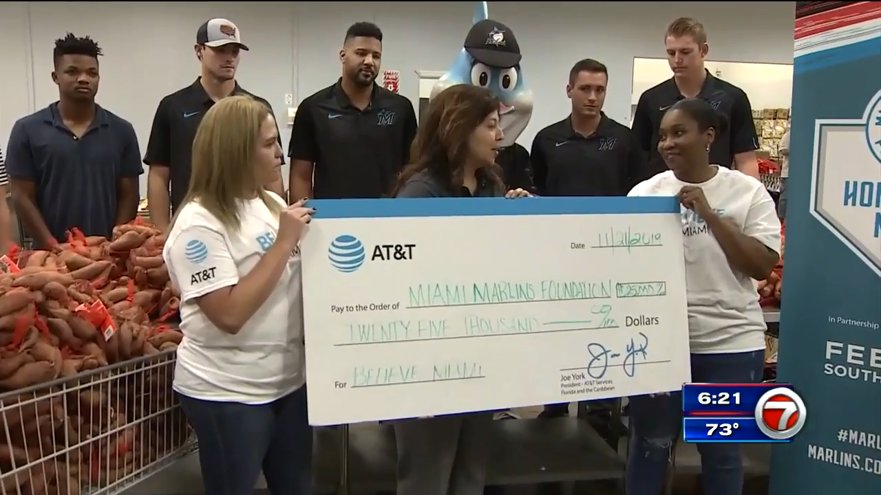 The Marlins and AT&T team up with Feeding South Florida to provide meals for Thanksgiving