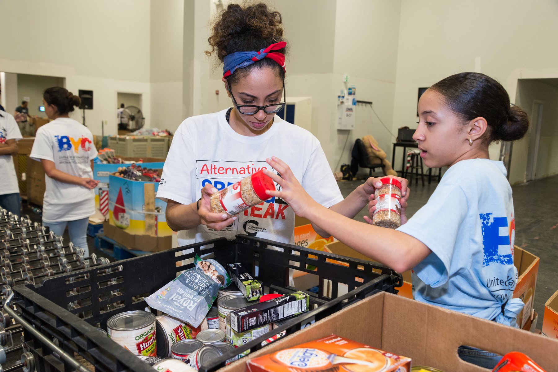 Volunteers in Sort Room - Feeding South Florida