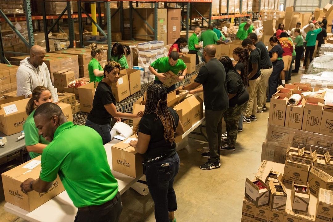 Check out our volunteer familia photo album. Feeding South Florida® celebrates our volunteers during National Volunteer Month. Join us in celebrating our volunteers incredible teamwork and dedication to serving South Florida and helping end hunger.